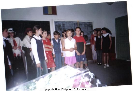 poze cu colejii - alea doua din fatzaa sunt andreea si oana,in - poze cu colegii mei